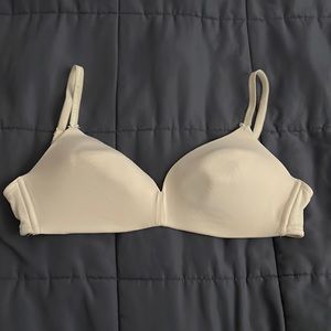 Victorias Secret White Lines No-Wire Bra - 36C